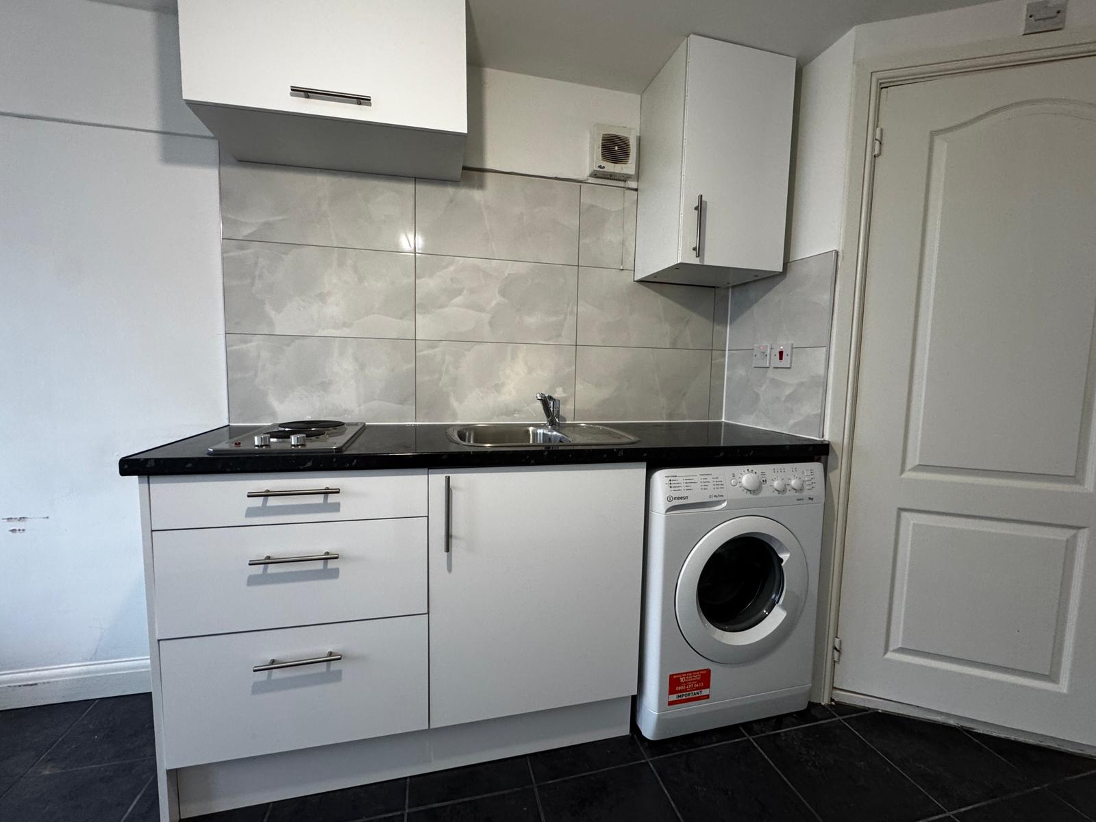 Well- locate, cozy studio - Image 8