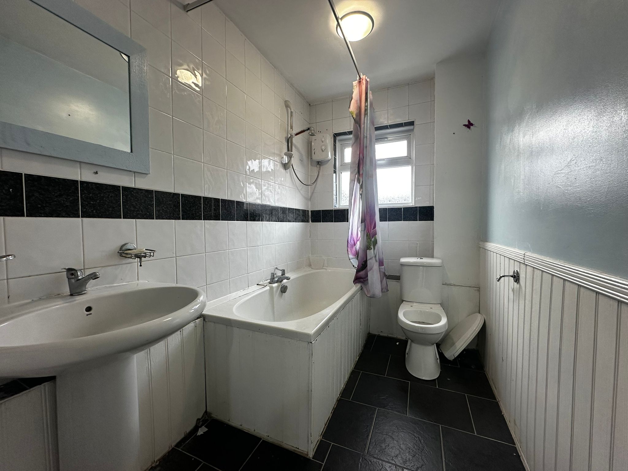 🏡 Spacious 3/4 Bedroom Flat, Mitcham Junction - Image 5