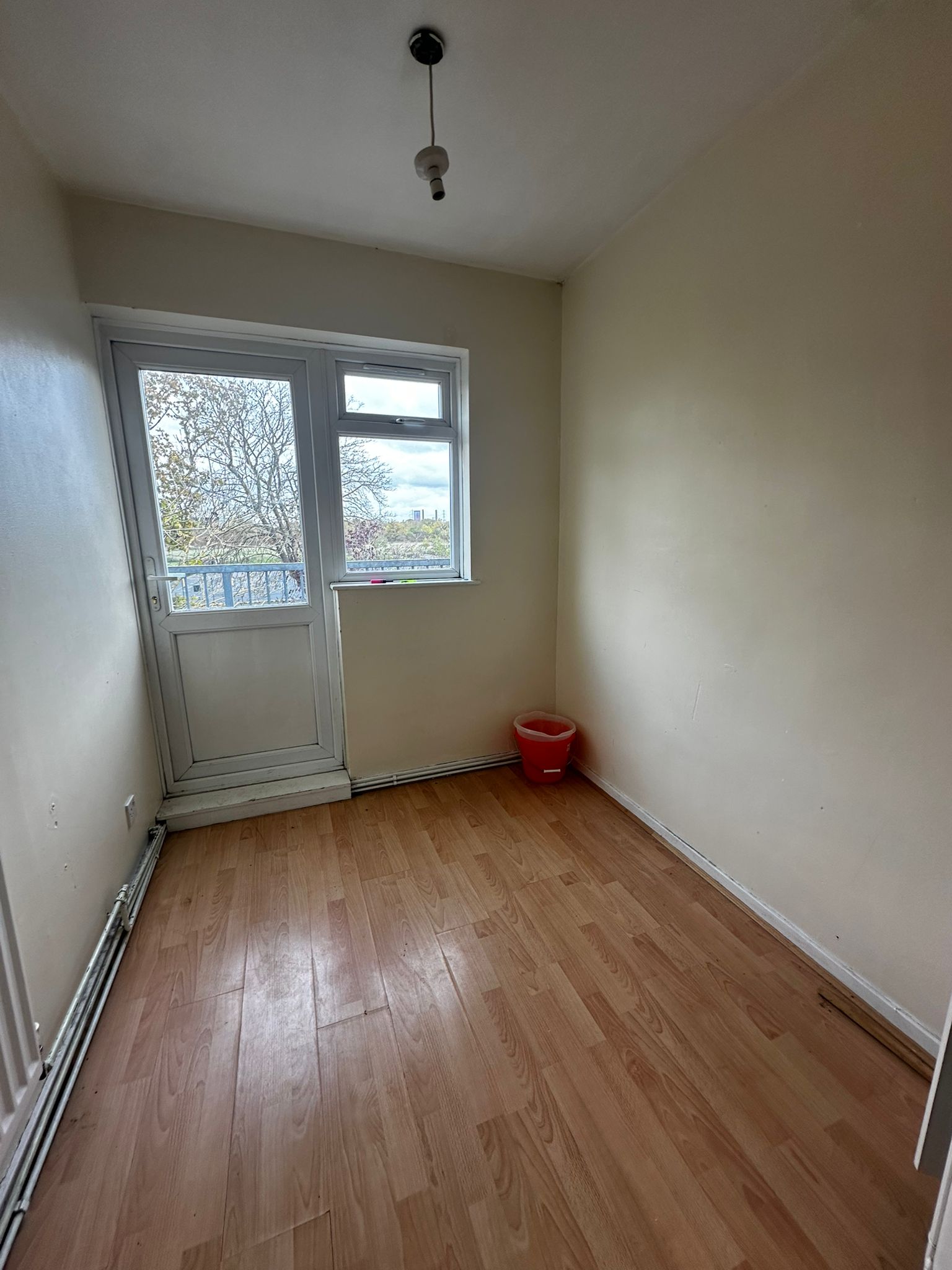 🏡 Spacious 3/4 Bedroom Flat, Mitcham Junction - Image 6