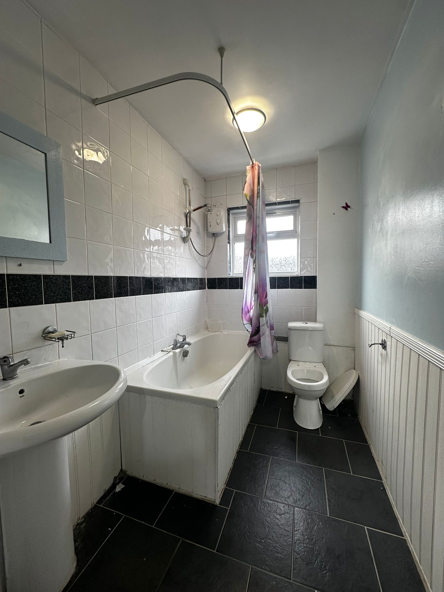 🏡 Spacious 3/4 Bedroom Flat, Mitcham Junction - Image 7