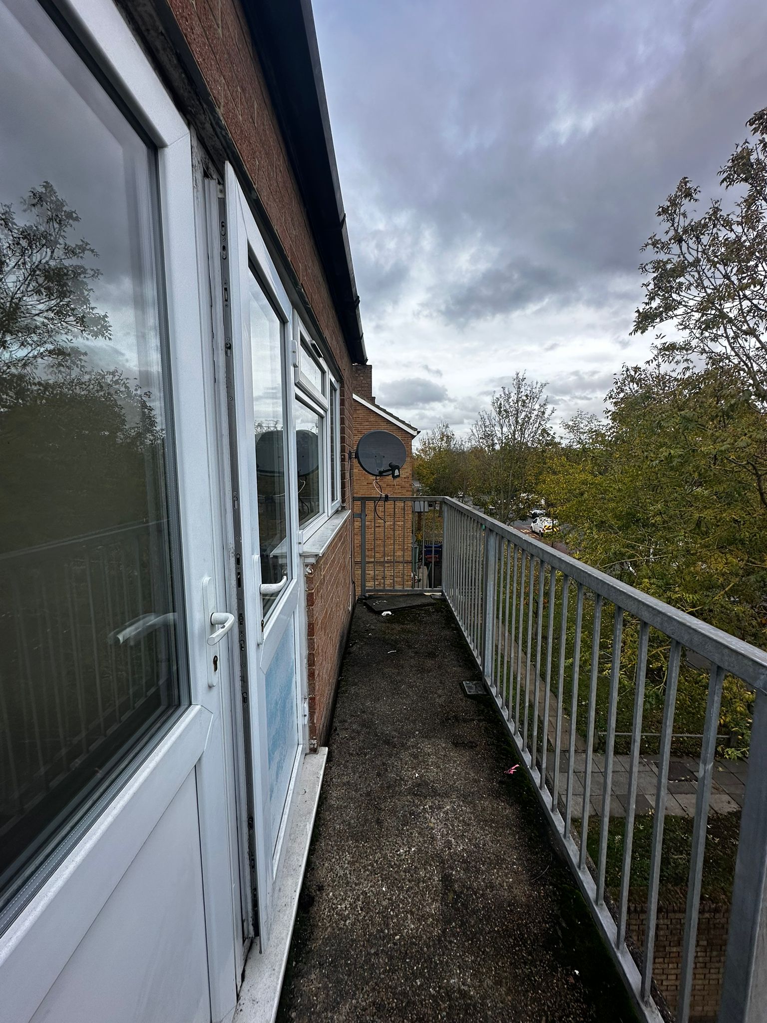 🏡 Spacious 3/4 Bedroom Flat, Mitcham Junction - Image 13