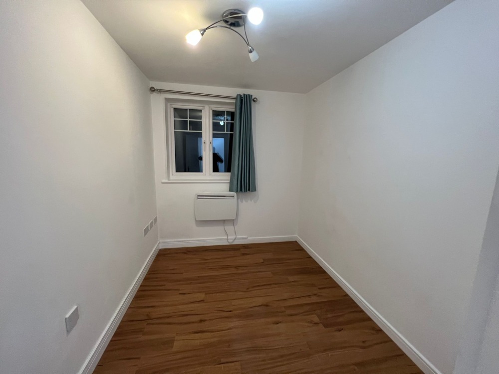 🏡 2-Bedroom Apartment – Refurbished & with Private Parking – Morden - Image 3