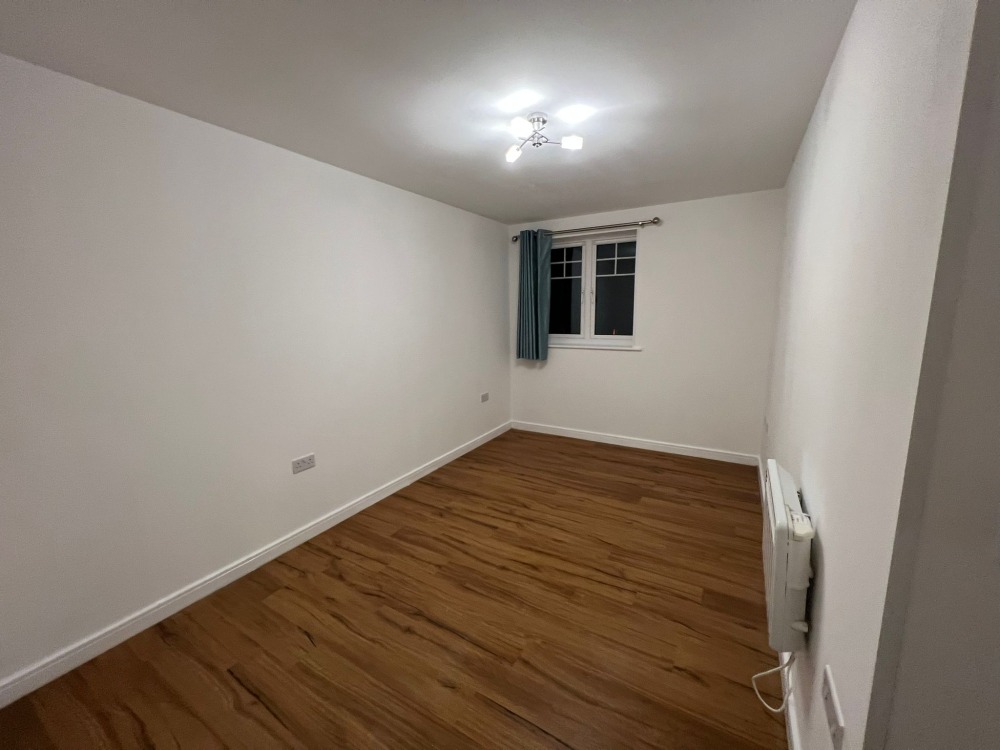 🏡 2-Bedroom Apartment – Refurbished & with Private Parking – Morden - Image 13