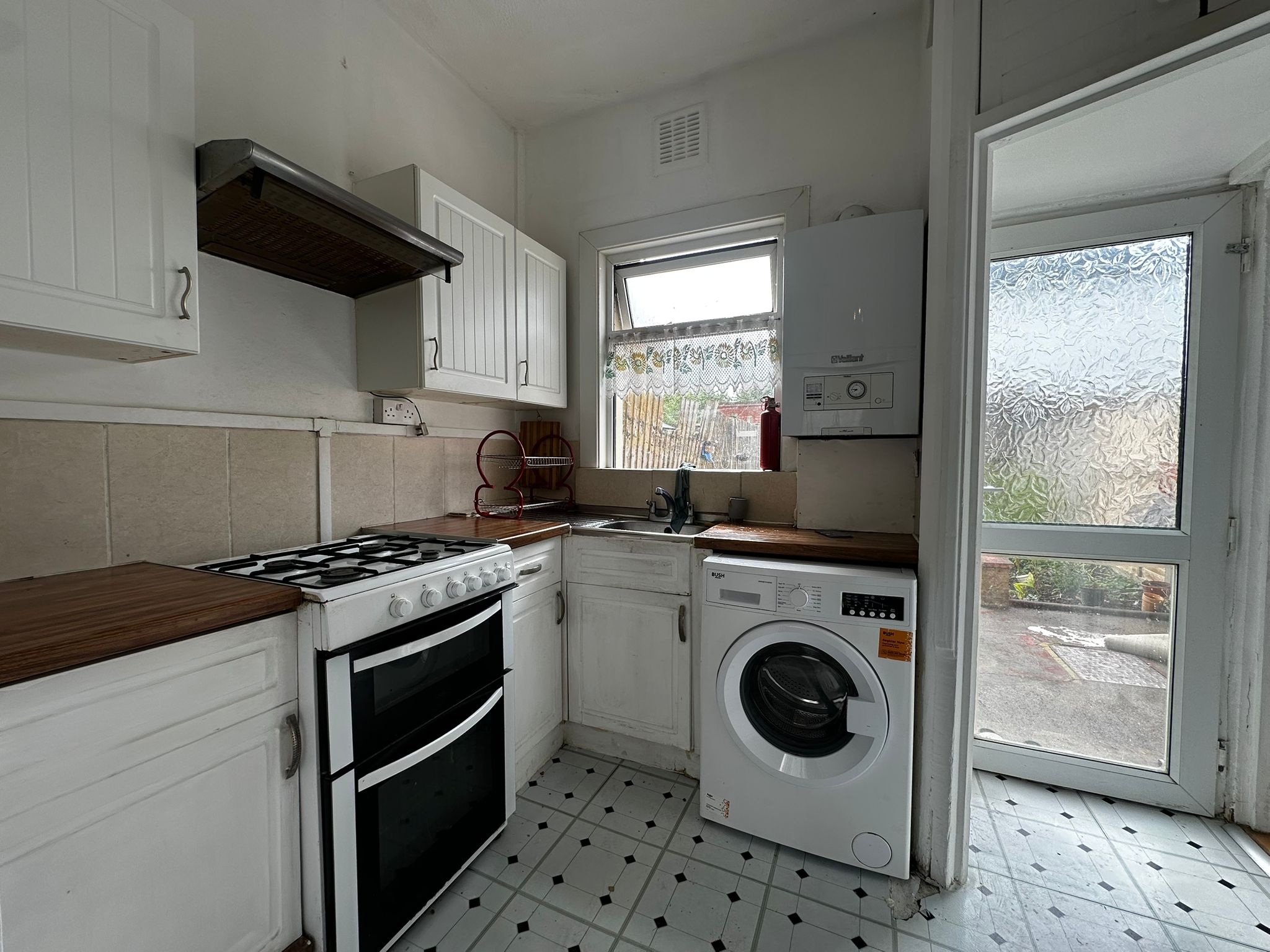 🏡 Charming 3-Bed Family Home – Palmers Road, Norbury 🌿 - Image 12