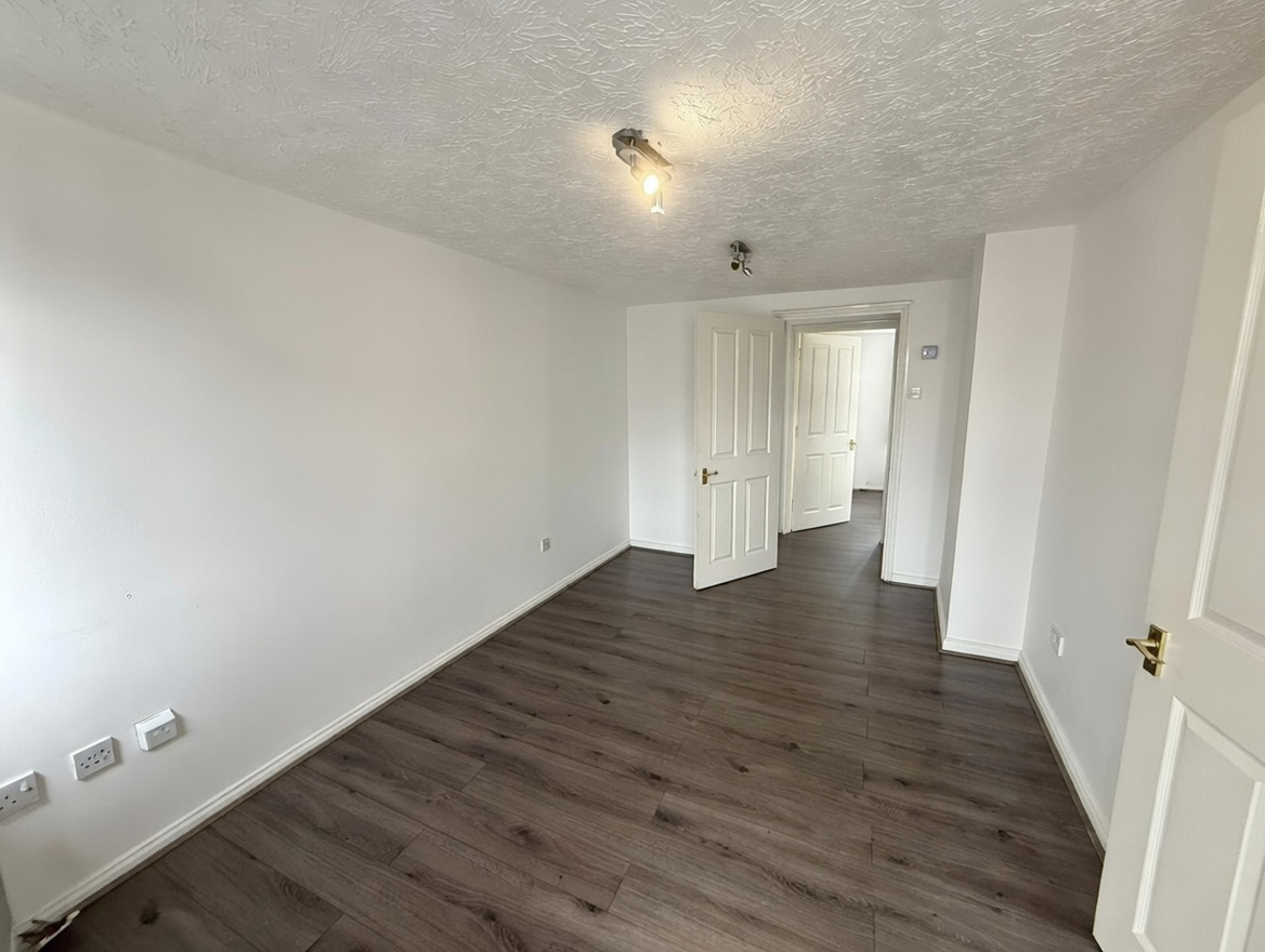 1 Bedroom Ground Floor Flat In Croydon - Image 3